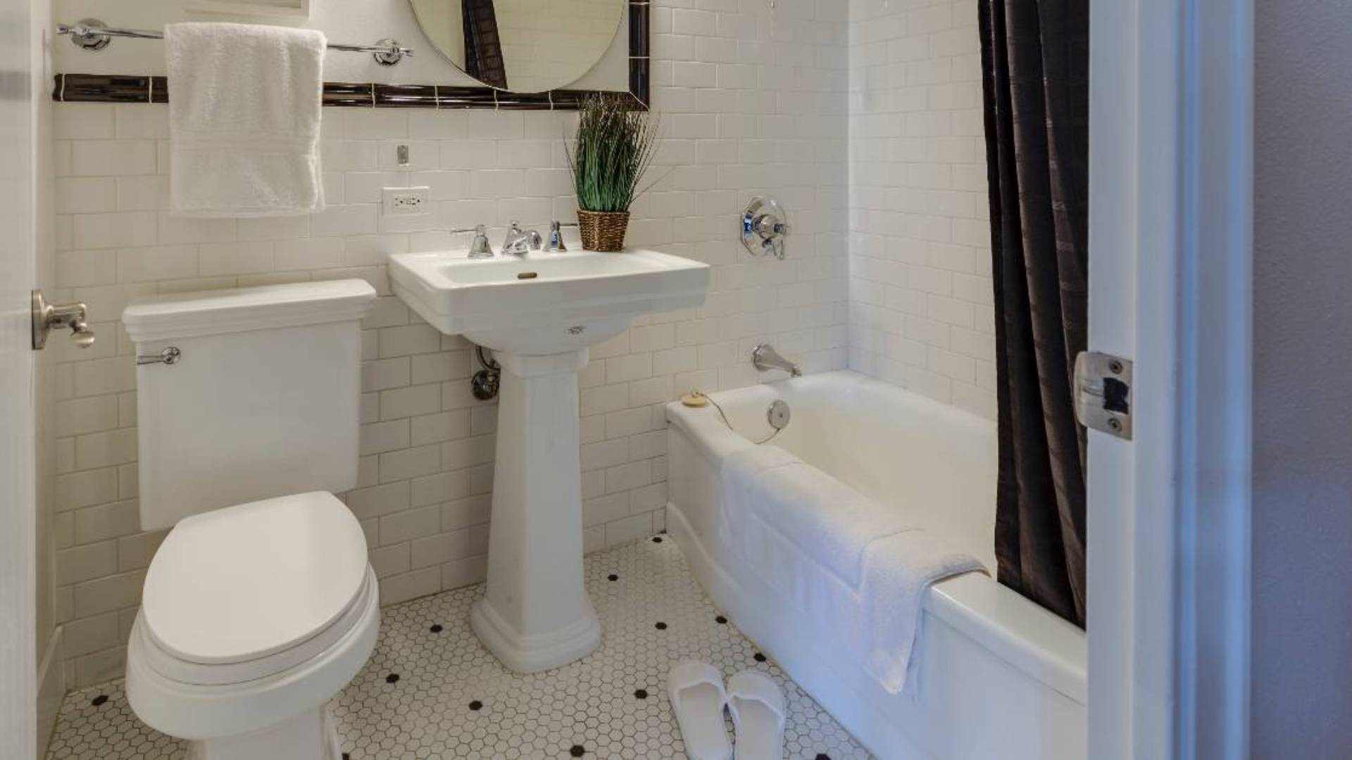 Energy-efficient Solutions for Your Bathroom Plumbing